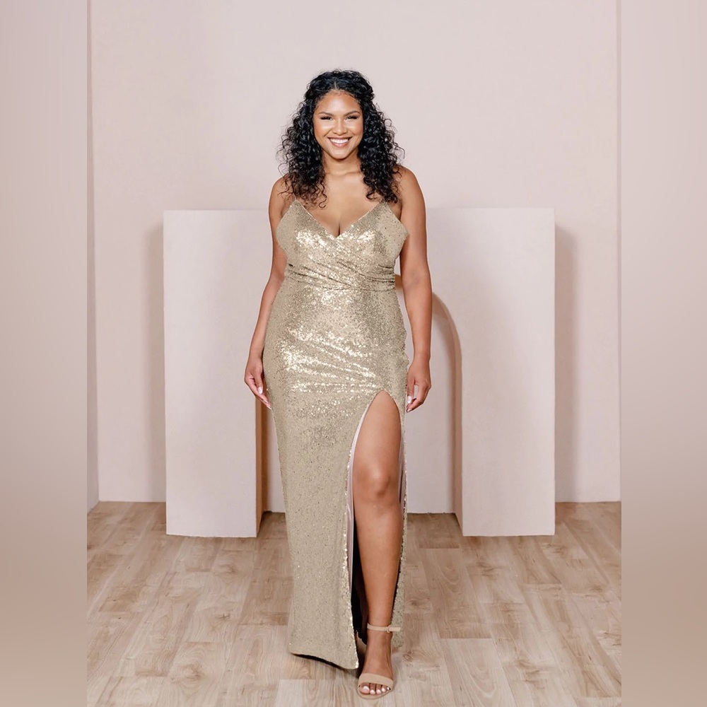 Revelry Skye Champagne Gold Sequin, Size 4 Petite